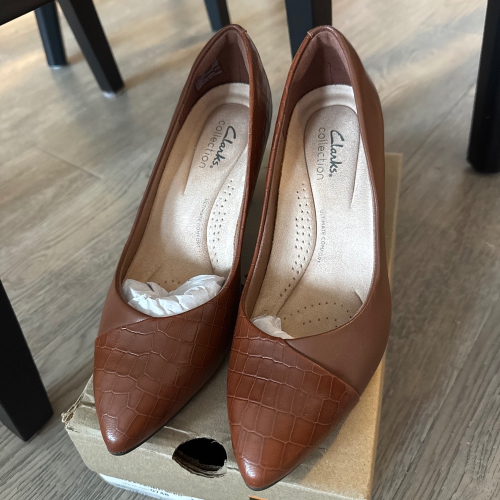 Clarks Womens Kataleyna Rose Pump (Size 37/6.5)